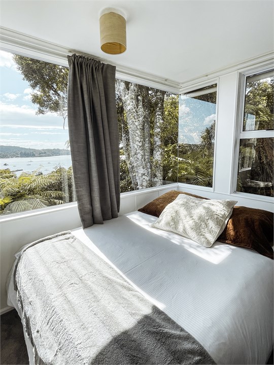 Sun Room Queen bed 2