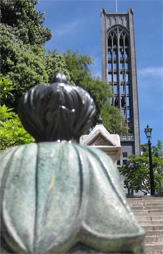 Just 2 minutes away from the Cathedral steps and t