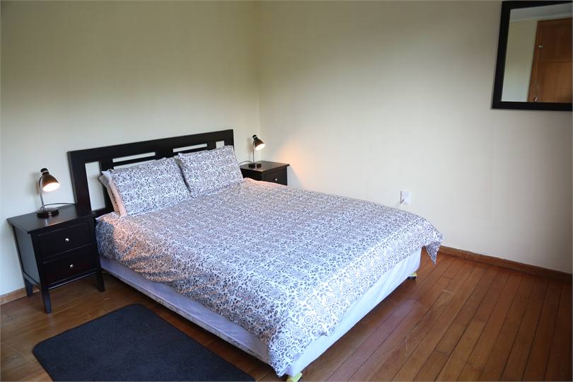 Bedroom 2 -queen bed