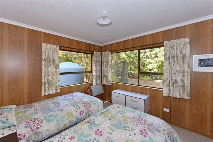 Bedroom 2 (Downstairs): Twin Bedroom