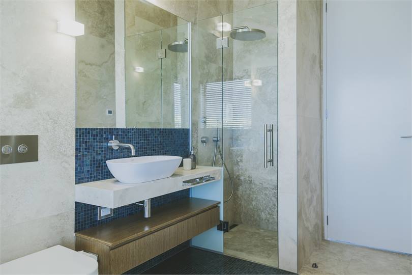 5 luxury ensuites with underfloor heating