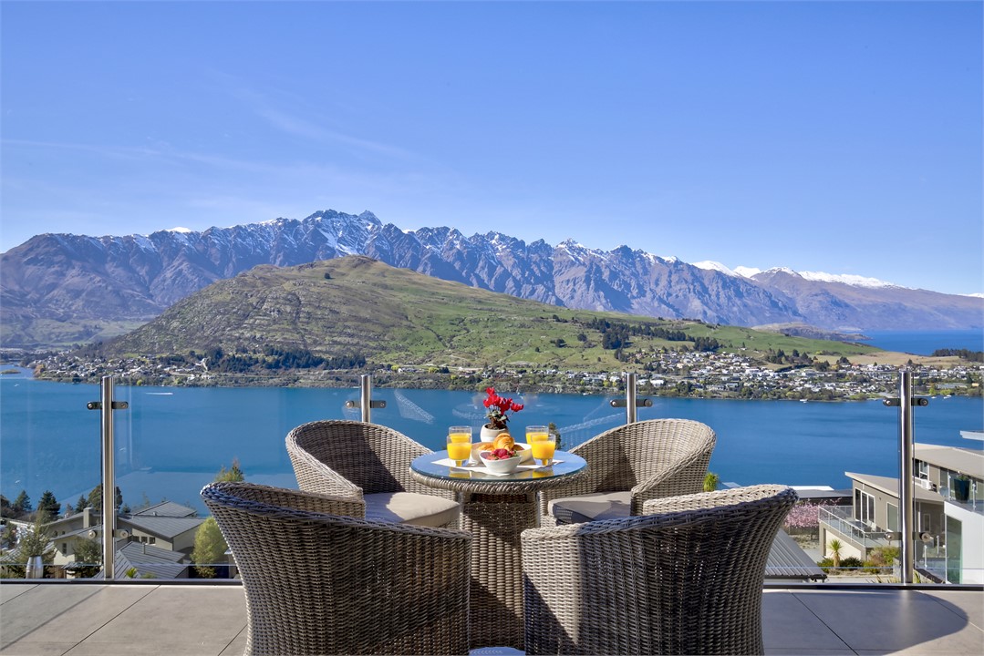 Enjoy breakfast in the sun!