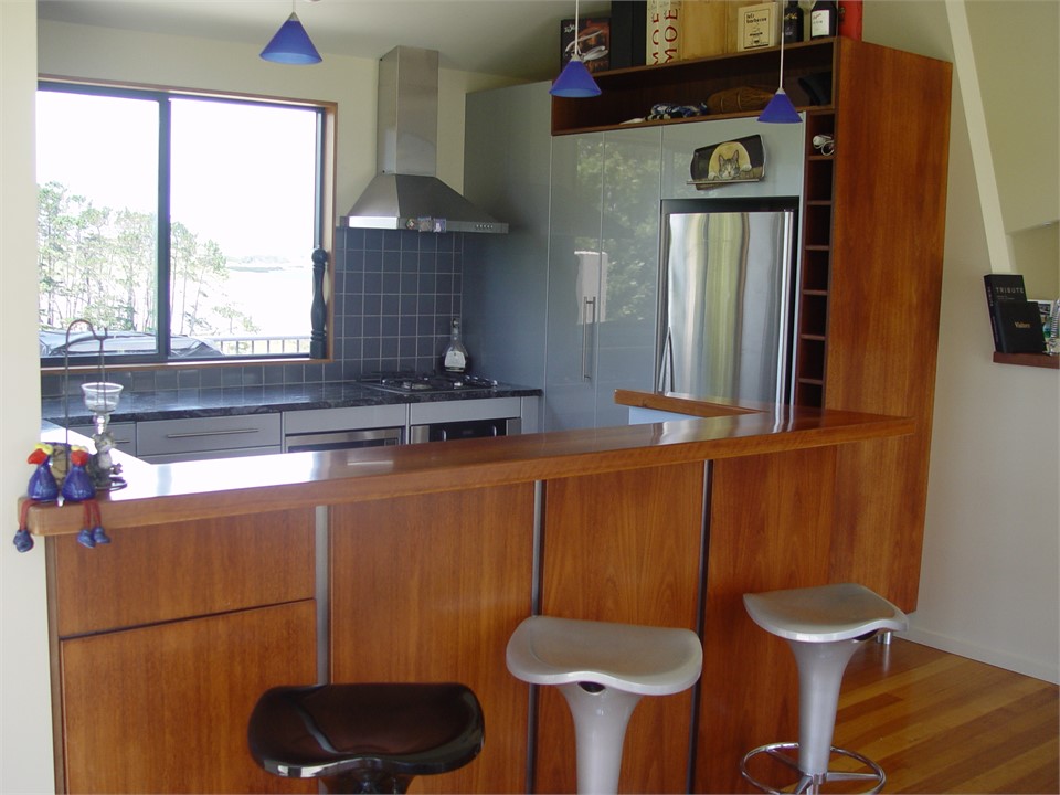 Well appointed kitchen with all mod cons and grani