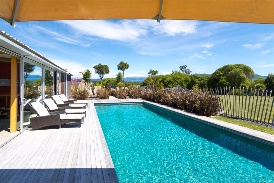 The pool house & solar heated pool