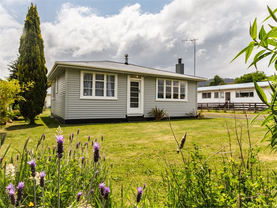 Midway on Miro (Bachcare) Ohakune Holiday Home for rent Holiday Houses