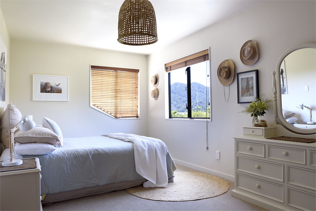 Master bedroom Queen