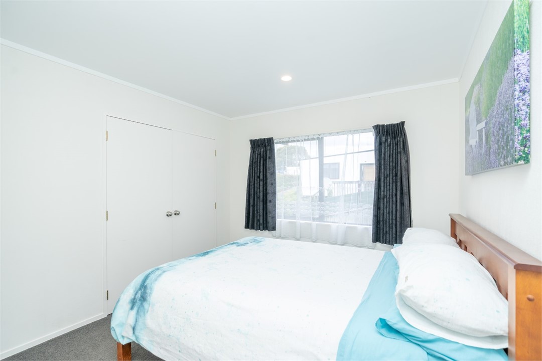 Bedroom 1 has a Queen bed