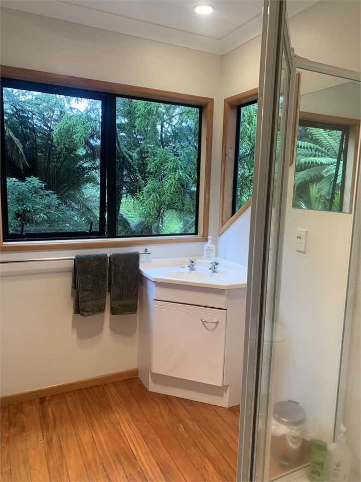 Master bedroom en suite