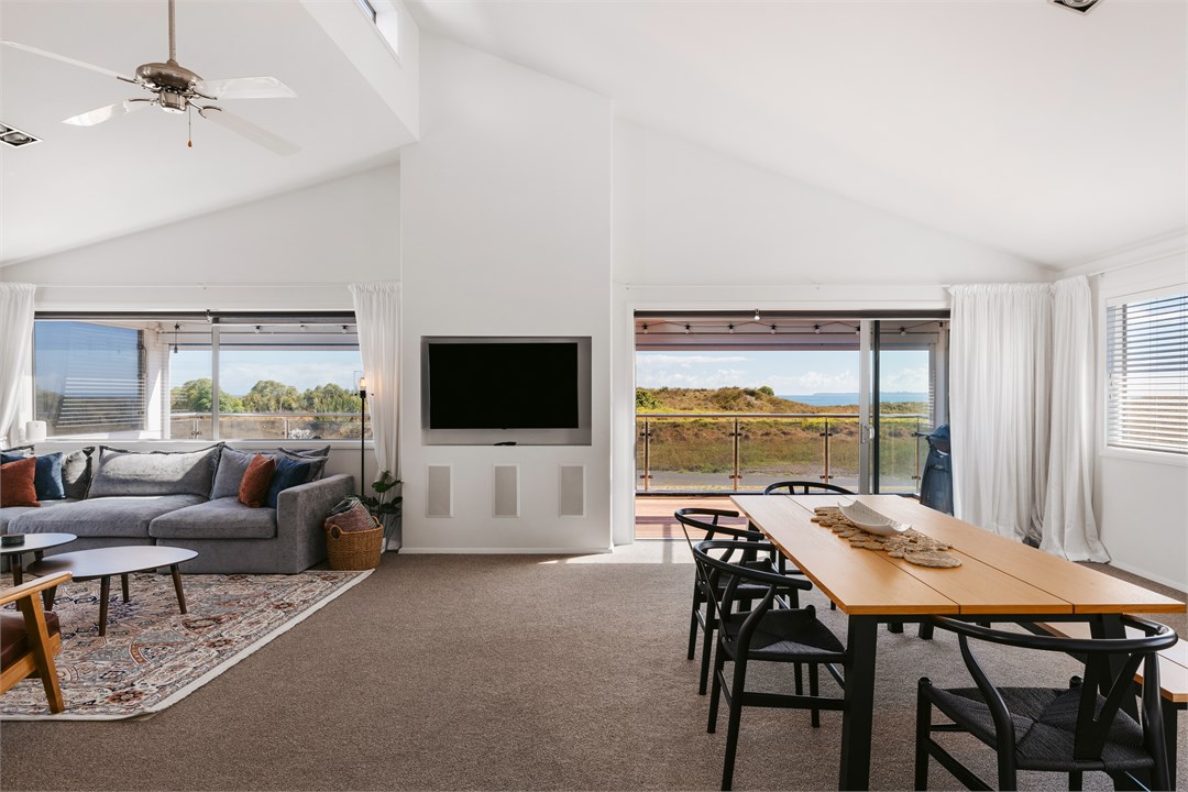 The Shore Break Papamoa Luxury Papamoa Holiday Home for rent
