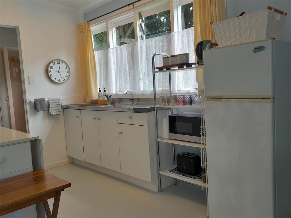 Kitchenette, fridge with freezer. Added a 6ltr air