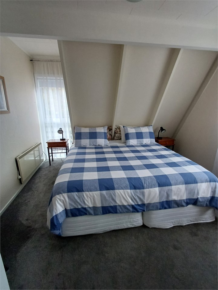 Downstairs bedroom with super king. Can be made in