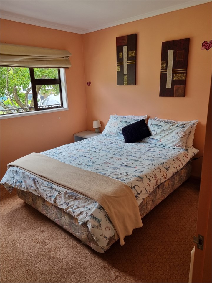 Bedroom 2 - queen bad