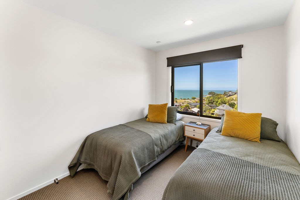 Third bedroom - 2 single beds