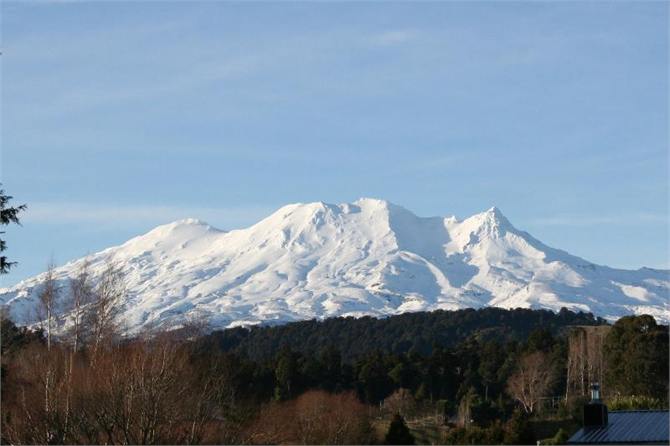 Unobscured view from bedrooms,lounge,kitchen&deck