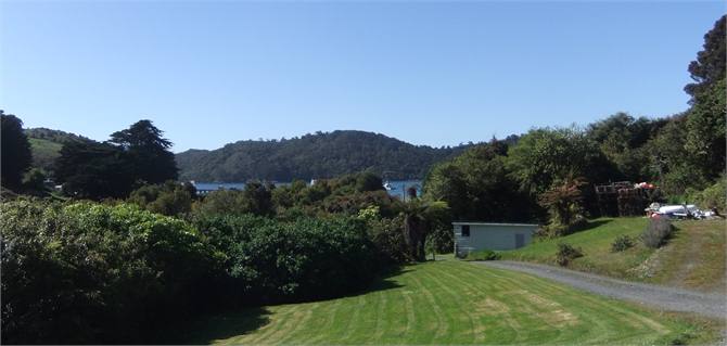 The photos of the Kiwis are on this lawn.