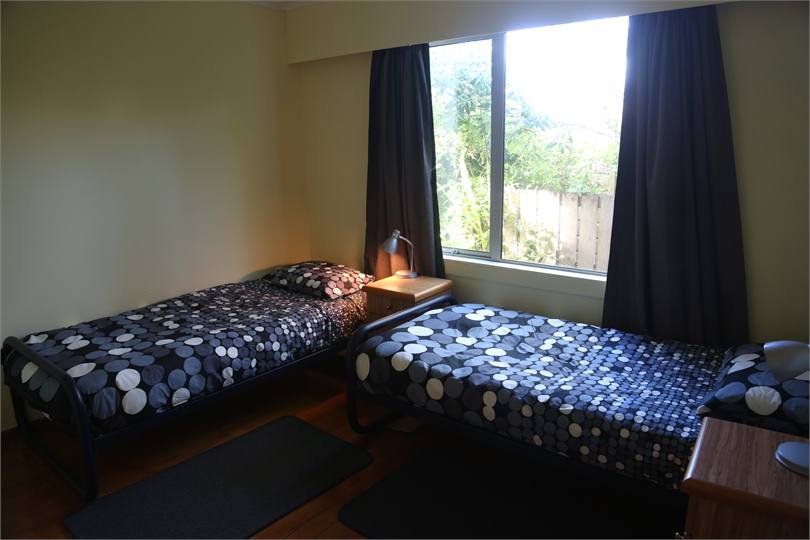 Bedroom 3 - 2 single beds