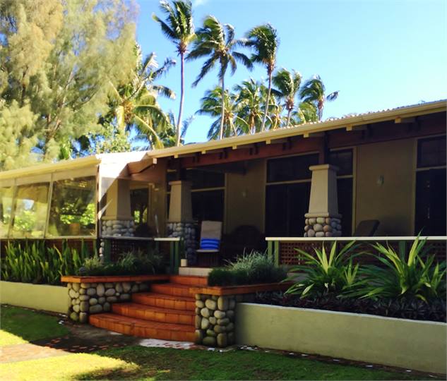 large rear deck walks out on to the beach