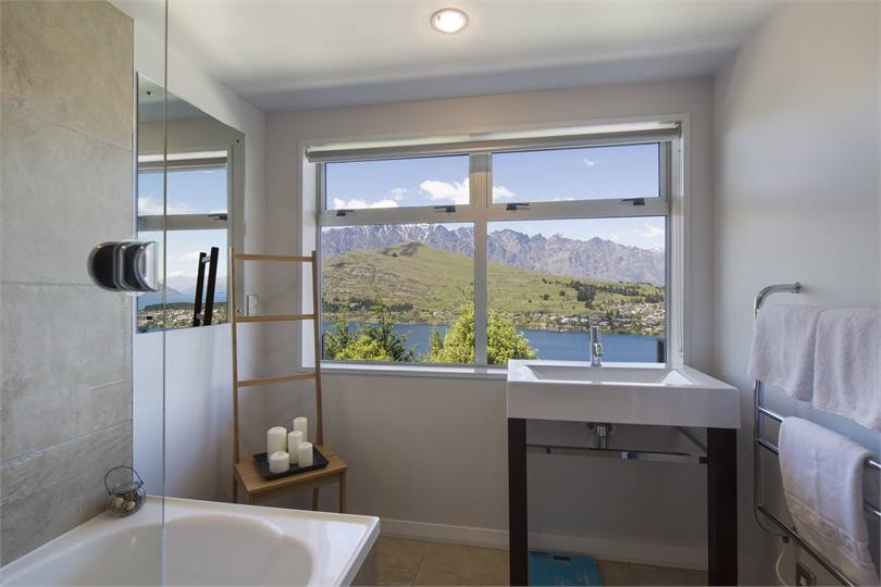 All luxury linens, towels & toiletries provided