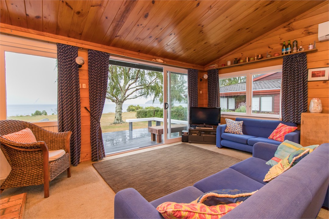 Living room with outdoor deck and flow