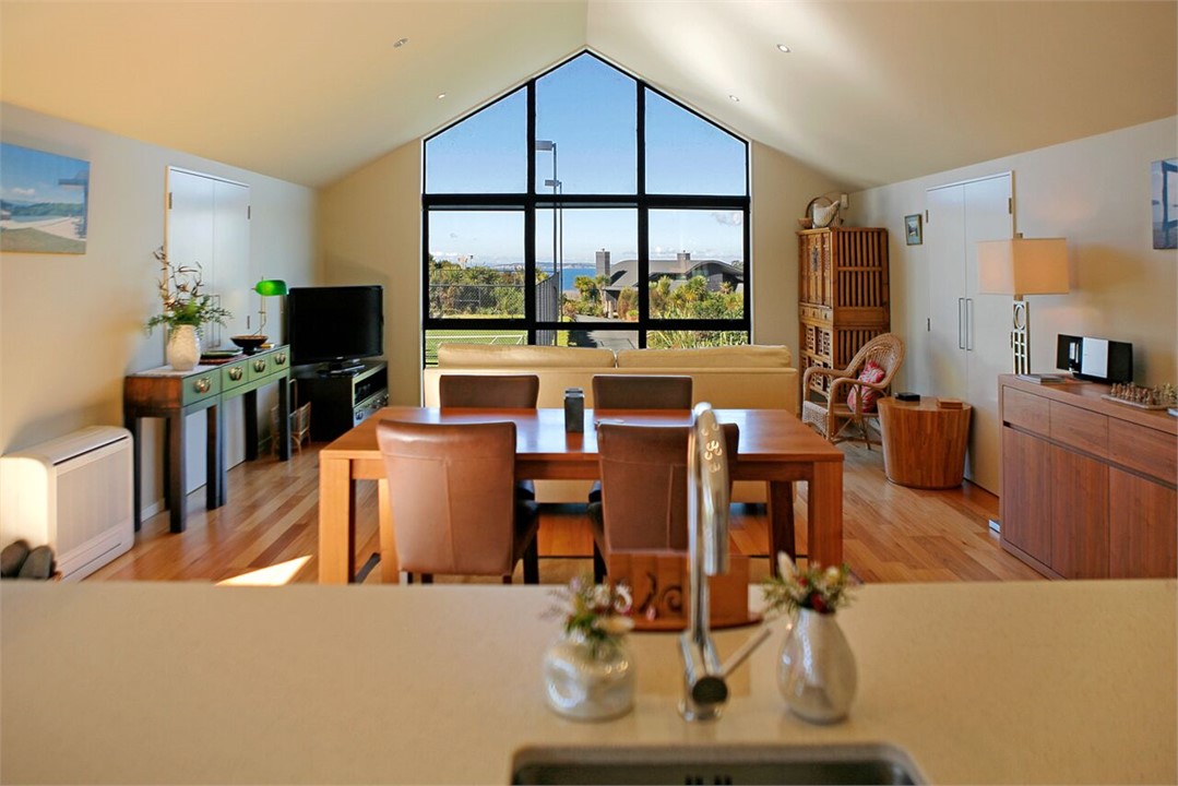 Lounge / dining area