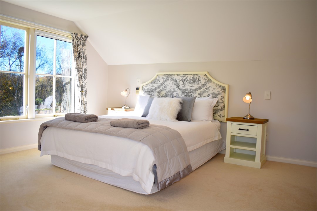 Upstairs Queen Room 1