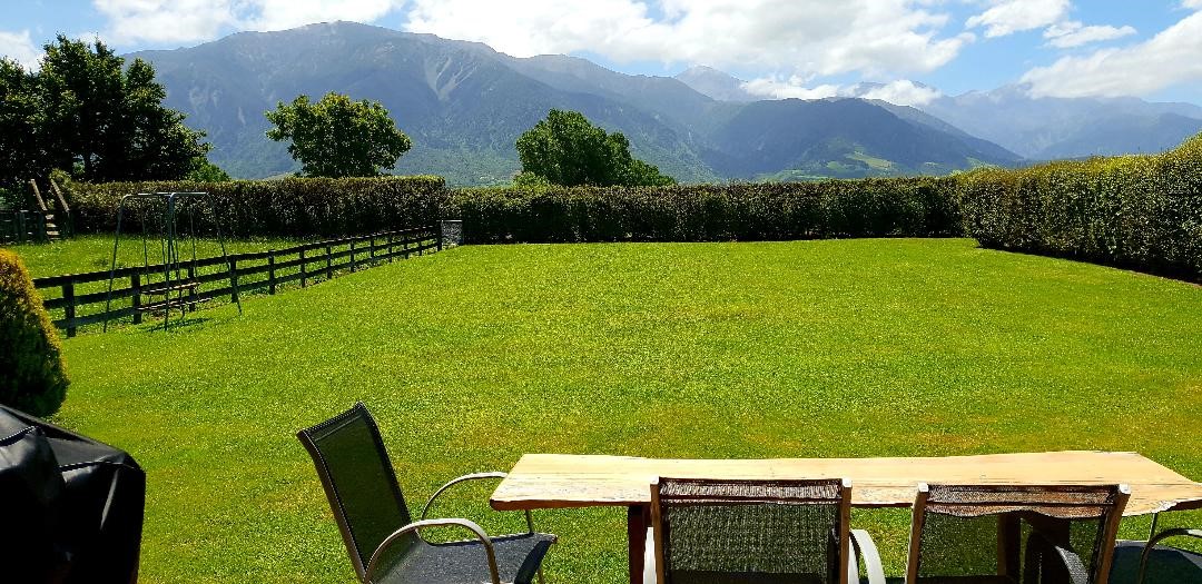 Cottage private lawn