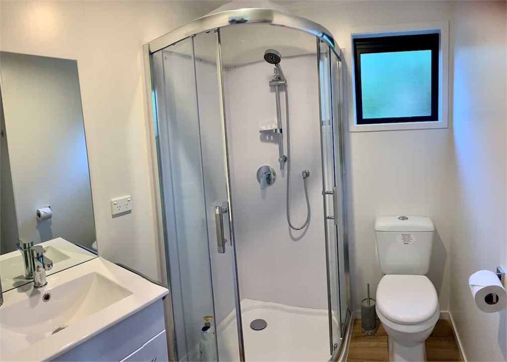 Kea Cabin bathroom