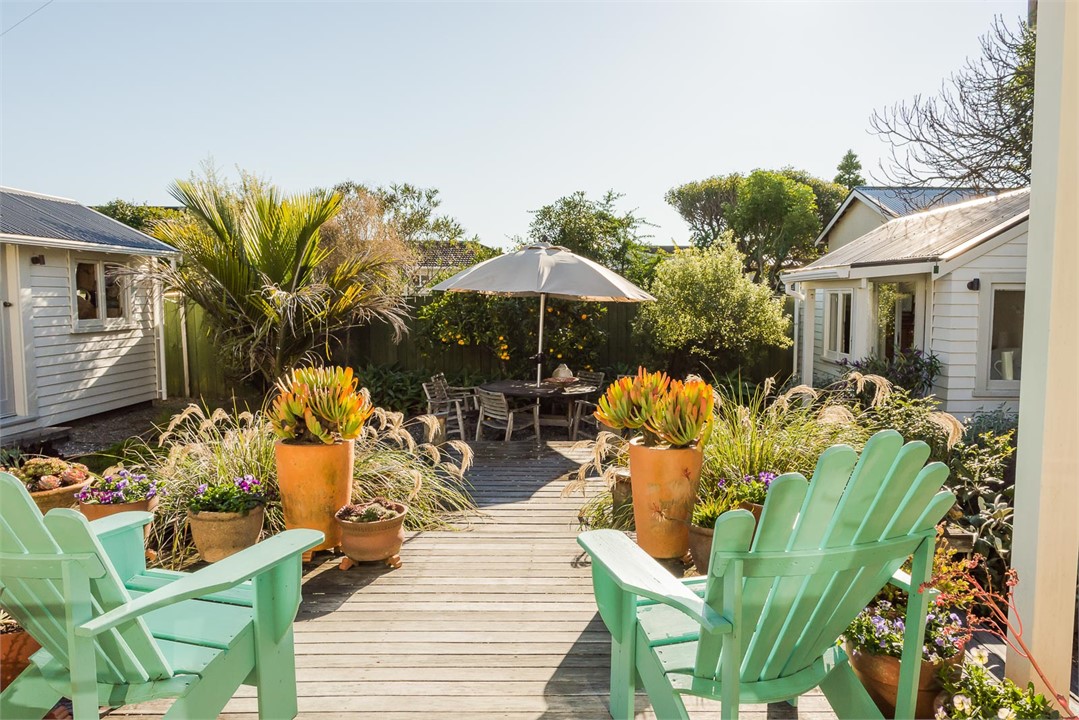 Sunny deck & outdoor dining area