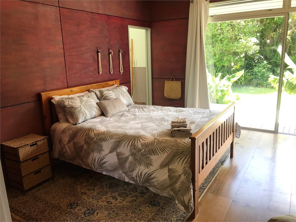 2nd Bedroom with Queen Bed and en-suite