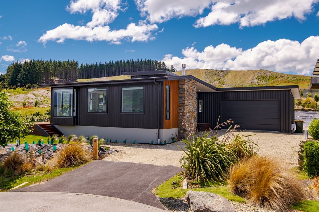 Karearea Views (Bachcare) Wanaka Holiday Home for rent Holiday Houses