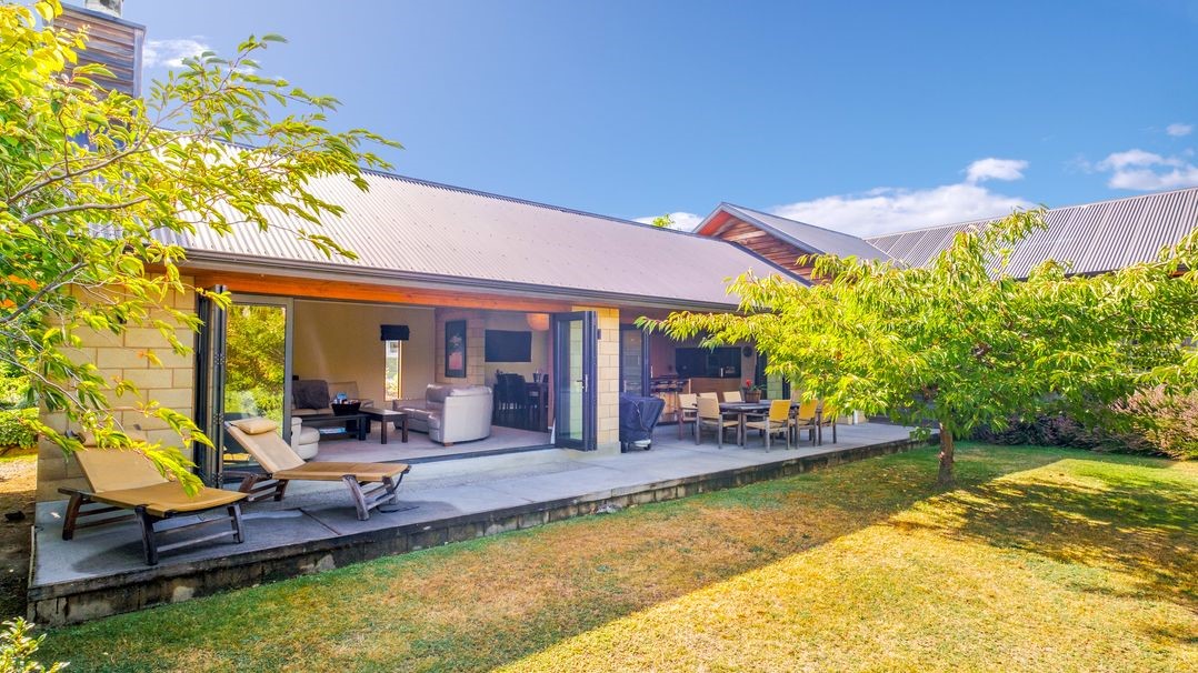 Fit for a King (Bachcare) Wanaka Holiday Home for rent Holiday Houses