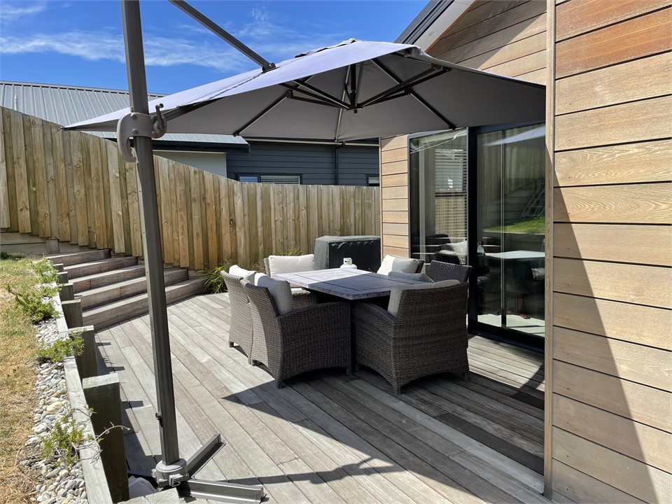 Deck with outdoor dining