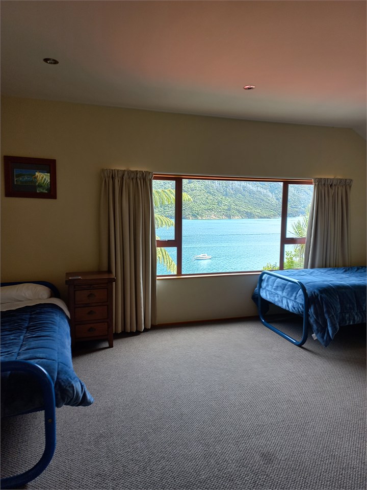 Upstairs bedroom. With 3 single beds