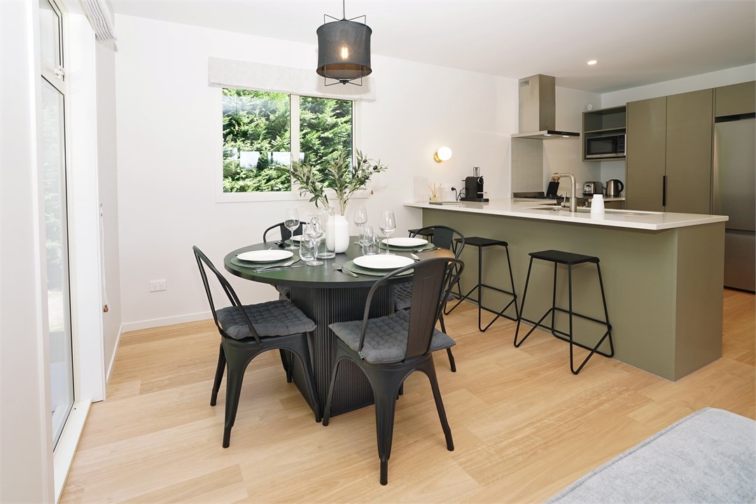 Dining table that seats 4 people