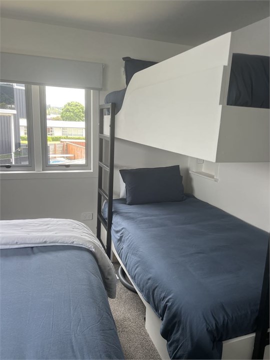 2nd bedroom queen bed