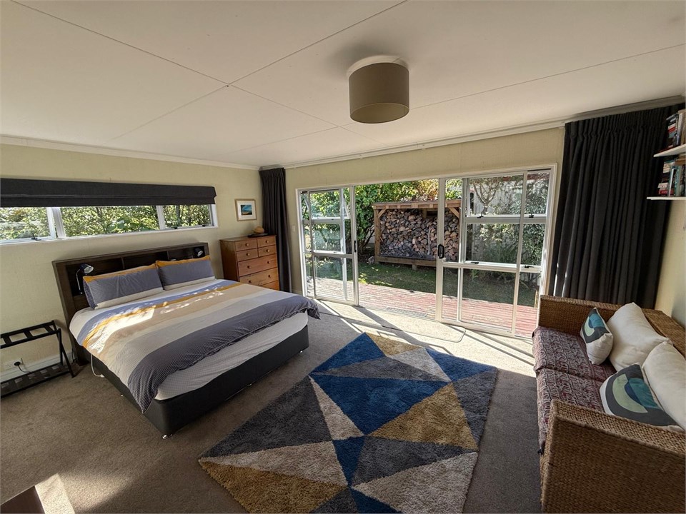 Master bedroom. Queen