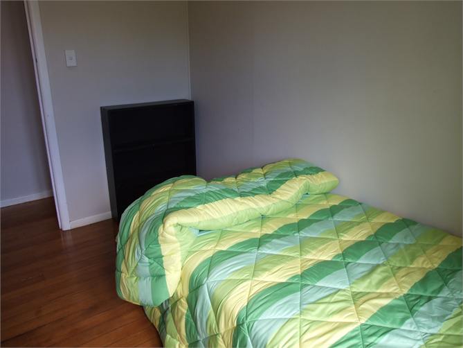 trundler converts to queen bed or 2 singles