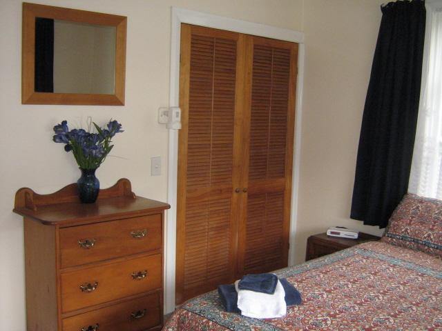 Queen room Holiday Villa