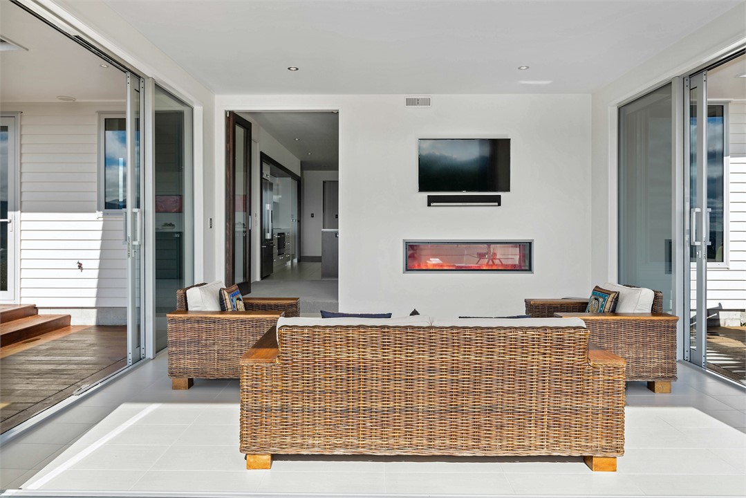 Luxurious underfloor & gas fire heating