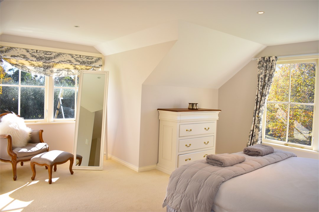 Upstairs Queen Room 1