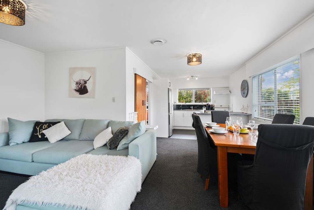 Archie's Beach Bach (Bachcare) Orewa Beach Bach for rent Holiday Houses