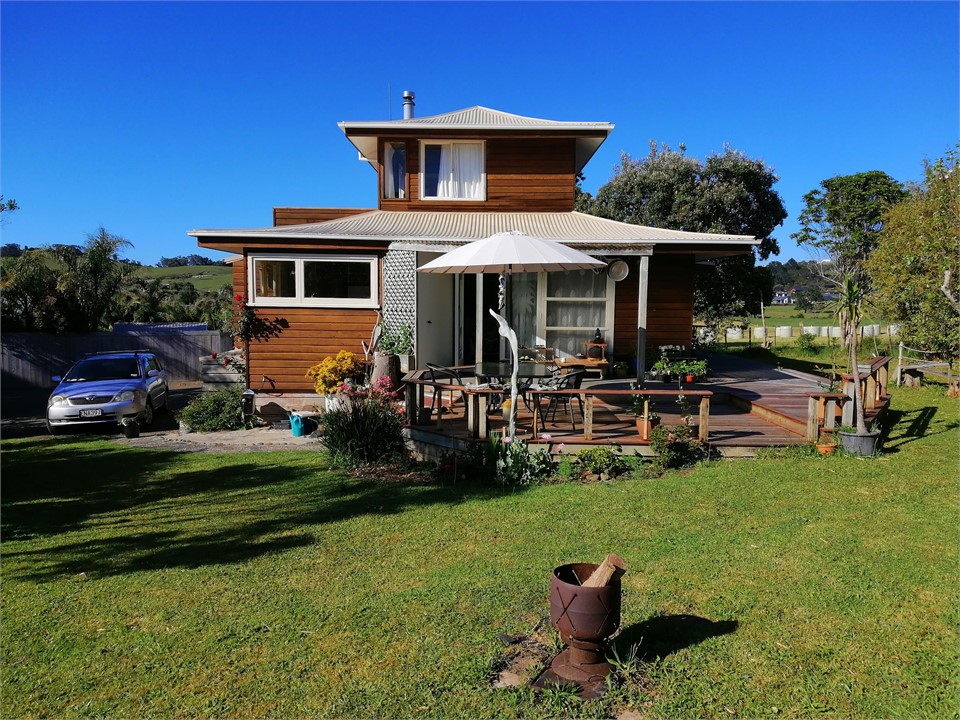 Wharekaho Hideaway Whitianga Holiday Home for rent Holiday Houses