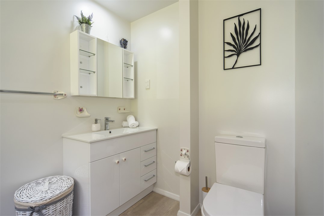 Laundry/powder room (Upstairs)