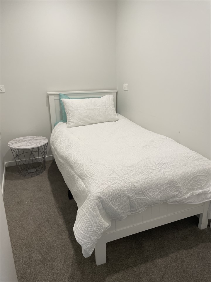 Fourth bedroom with single bed. Can pop your bag u