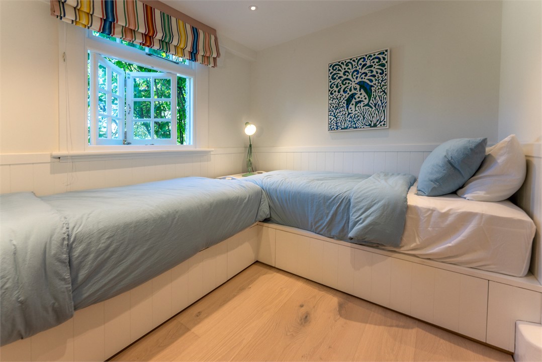 Twin - Bedroom 5 ( ground level)