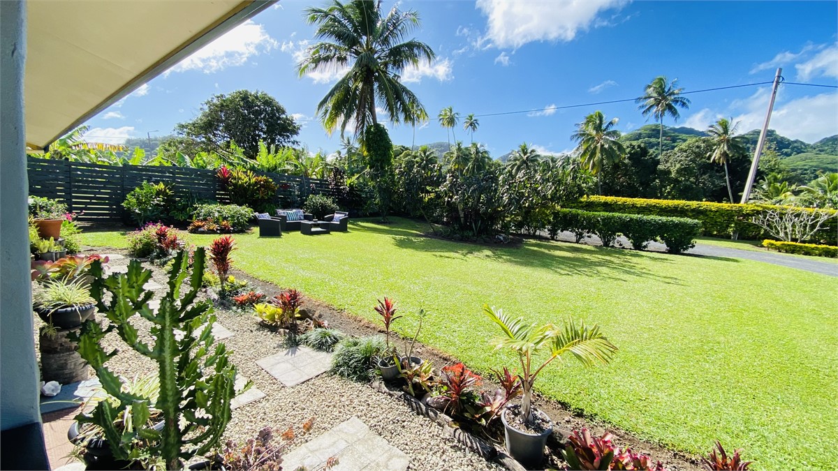 Large private yard with your own driveway