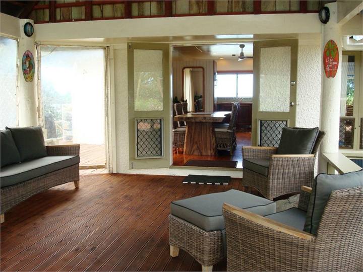 Outdoor living area off the dinning room