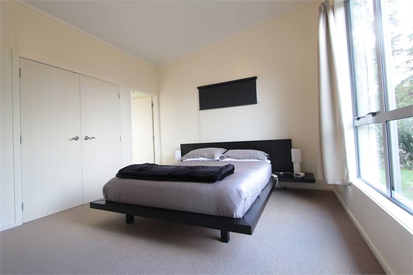 Large Master Bedroom with large wardrobe + ensuite