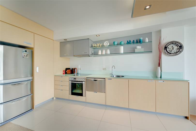 9 - Kitchen