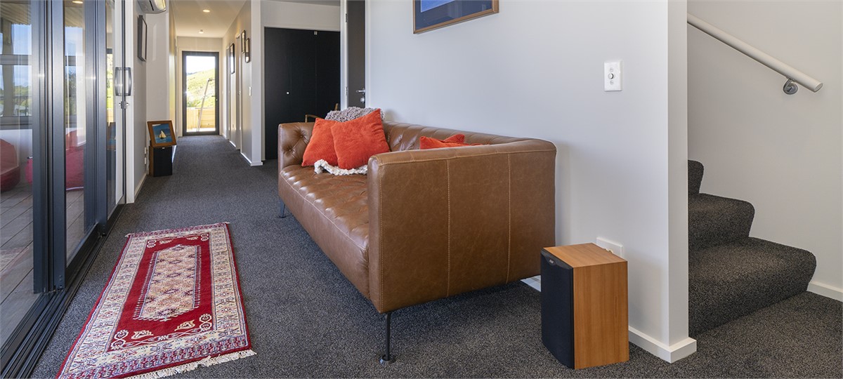 Downstairs landing & sitting area